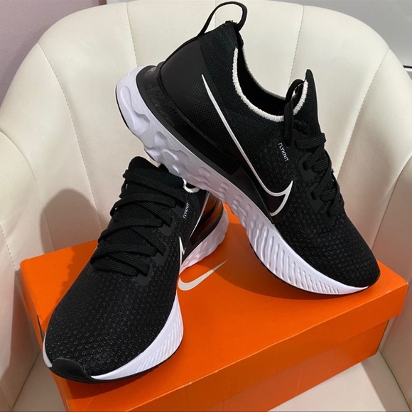 Nike Infinity - Picture 2 of 4